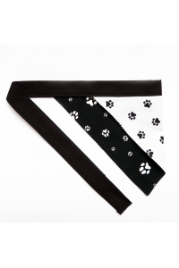 Obrázok pre Bavlnená šatka pre psíka - Psie labky obojstranný vzor čierna/biela