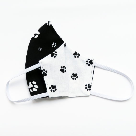 Obrázok pre Bavlnené rúško - Psie labky obojstranný vzor čierna / biela